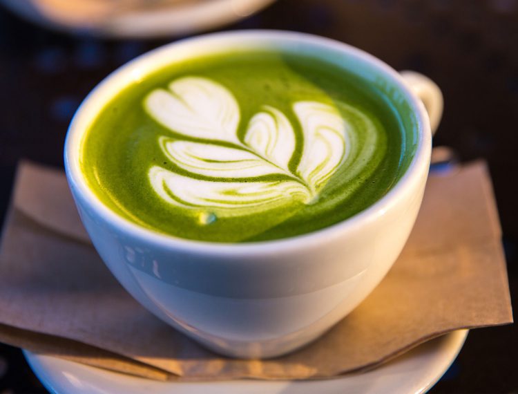 ¿Por qué el té verde invadió nuestras comidas?