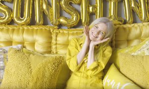 Ella London conoce a Kitten Kay por un color