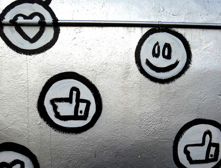 ¿Sabías que usar un lenguaje positivo atrae más público a tus redes sociales?