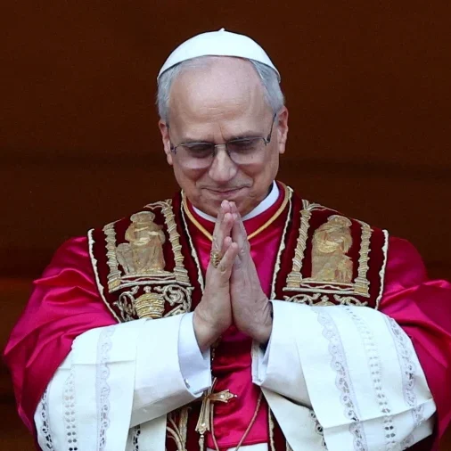 «León XIV: El Papa del Pueblo que Une Continentes y Corazones»