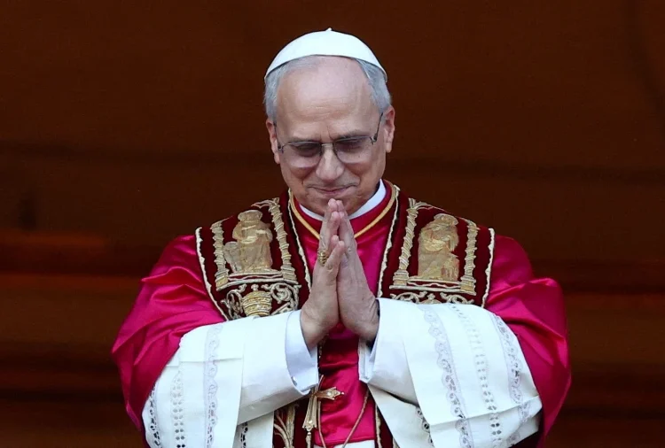 «León XIV: El Papa del Pueblo que Une Continentes y Corazones»